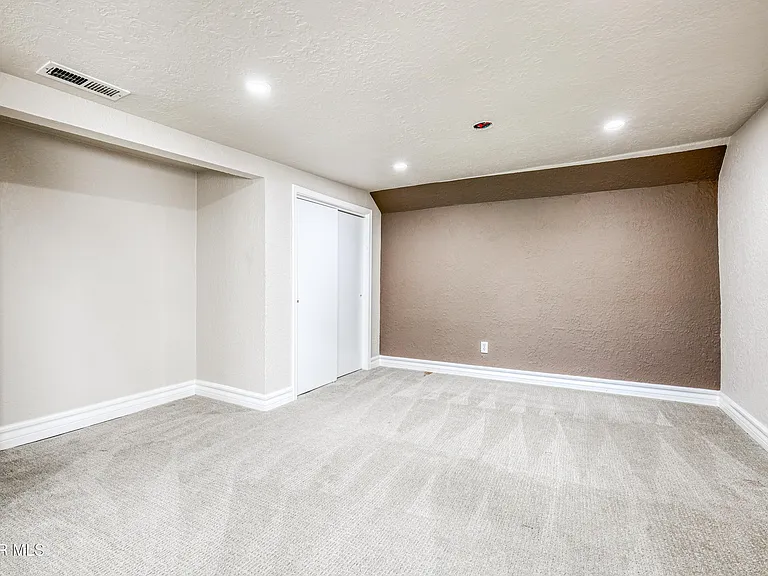 715 E Robinson Ave — Photo 41