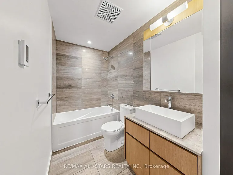 110 Fort York Blvd #G08 — Photo 23