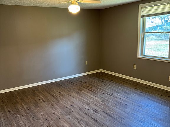 4th image of 3205 Black Oak St