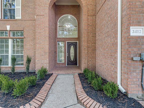 3rd image of 2412 Piney Woods Dr