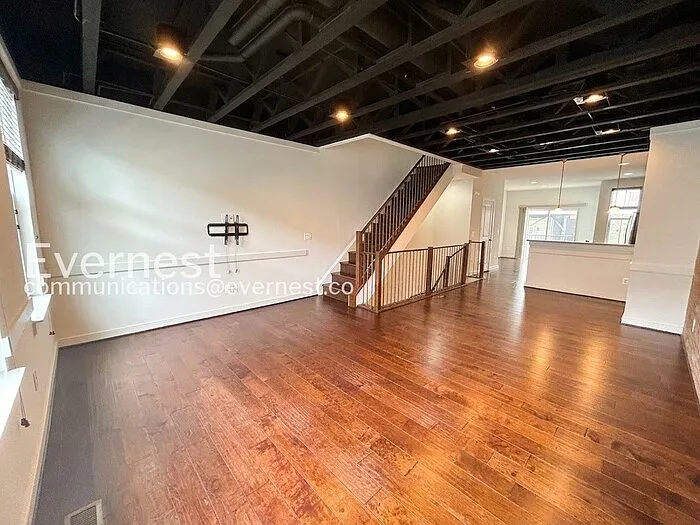 212 Shamrock Dr — Photo 6