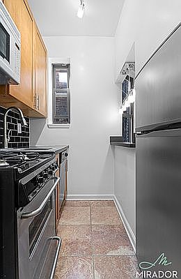 3rd image of 333 E 89th St APT 4B