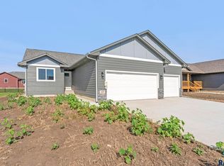 809 N Main St, Lennox, SD 57039