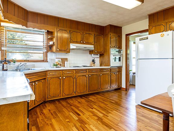 3rd image of 104 Hatcher Ln