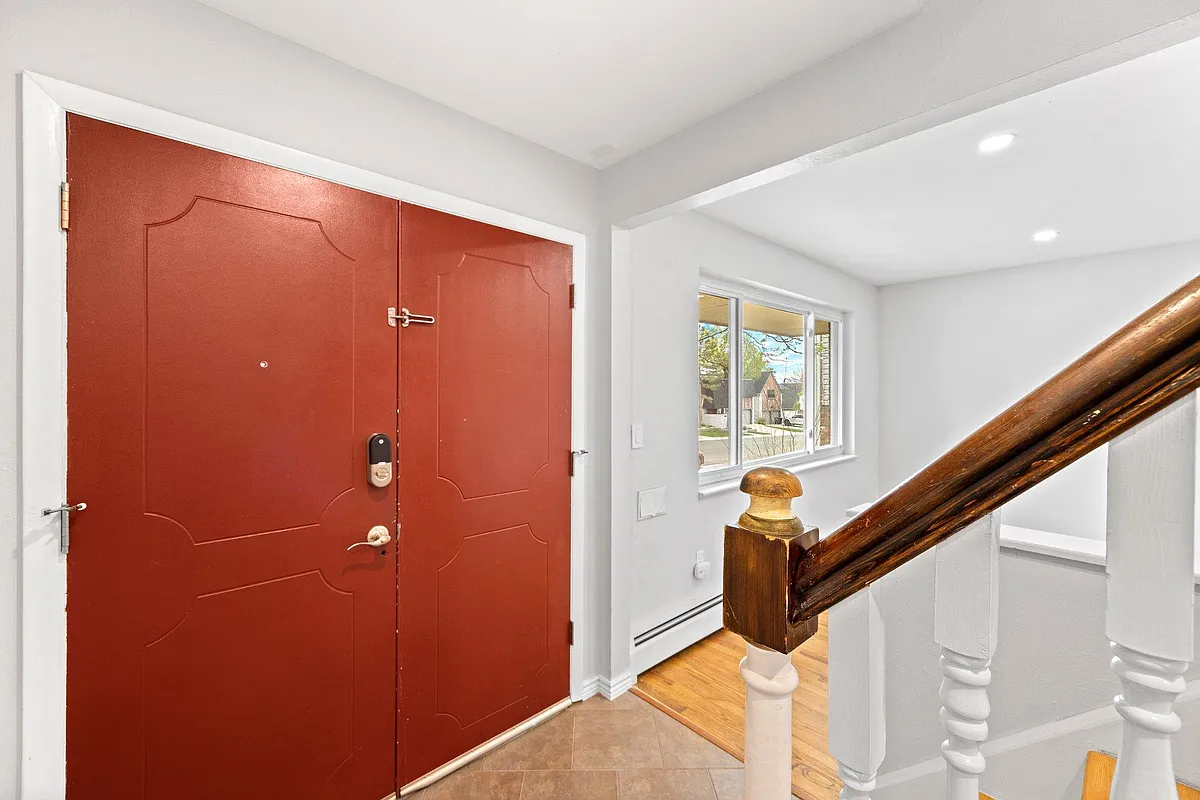 Building Photo - 3570 S Hillcrest Dr