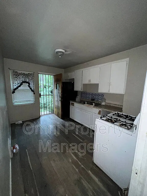 2 bed, 1.0 bath, 800 sqft, $1,200 — Photo 4