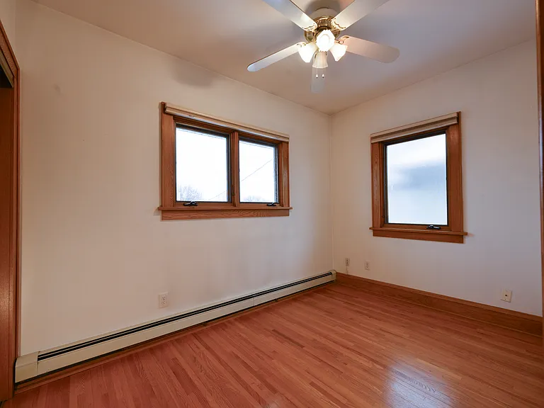 1303 Vincent Ave N — Photo 17