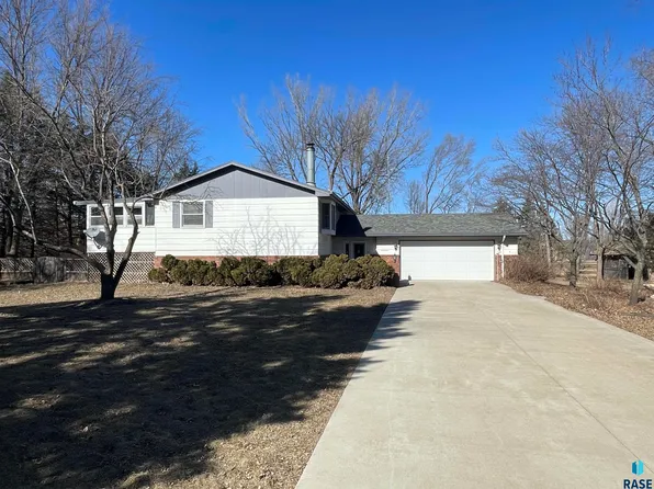 46490 Inca Dr, Hartford, SD 57033