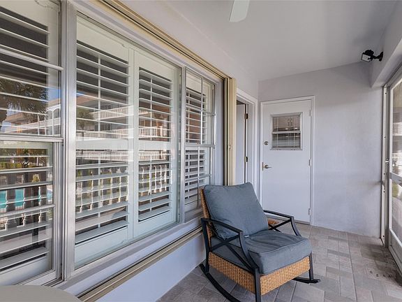 4th image of 490 SE 19th Avenue #203