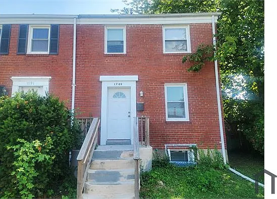 1789 Joan Ave