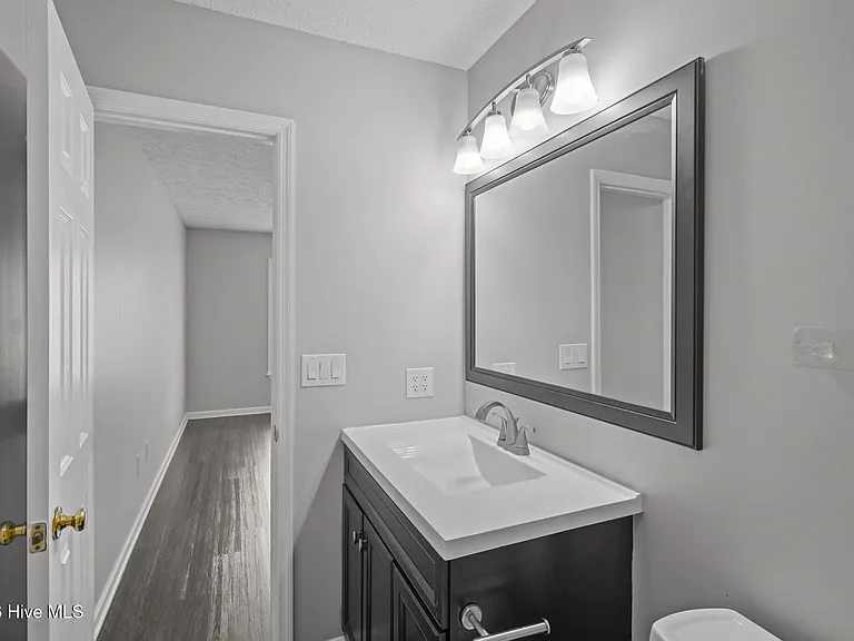 225 John Ct — Photo 15