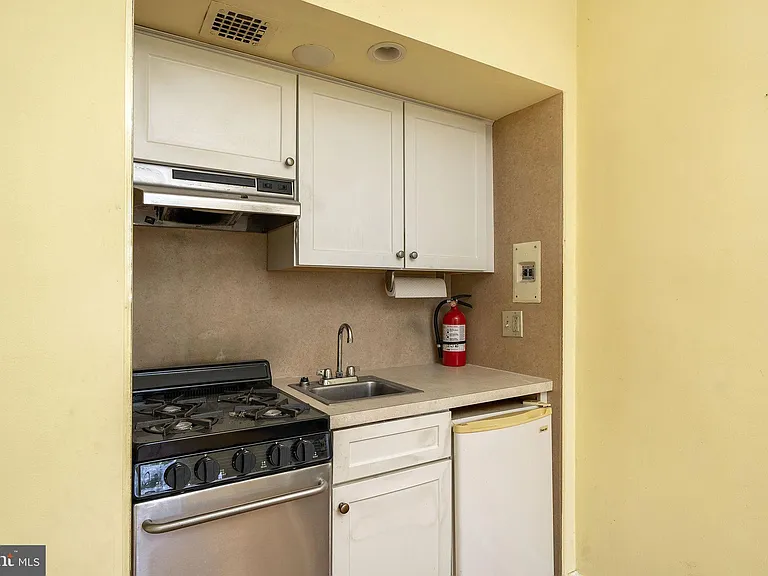 44 Nassau St #G — Photo 16