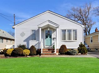 1249 Powell Ave, Merrick, NY 11566