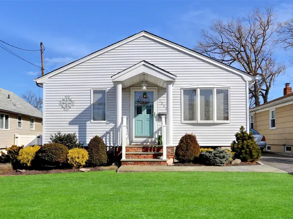 1249 Powell Avenue, Merrick, NY 11566