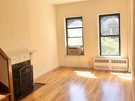 2nd image of 45 W 76th St #4A2