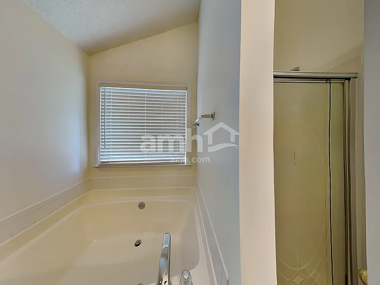 60 Falcon Ct — Photo 14
