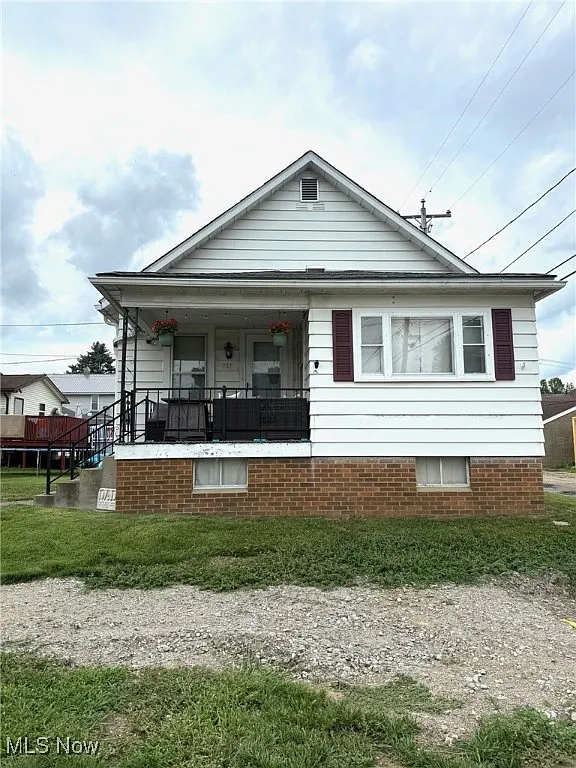211 Fuhr St photo 1