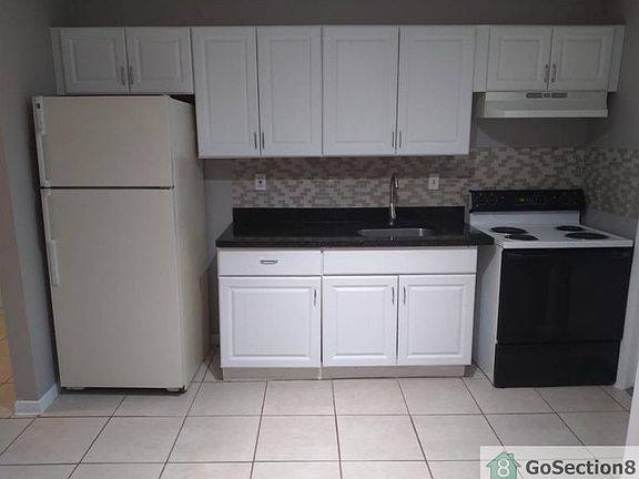 3rd image of 933 NE 38th St #1