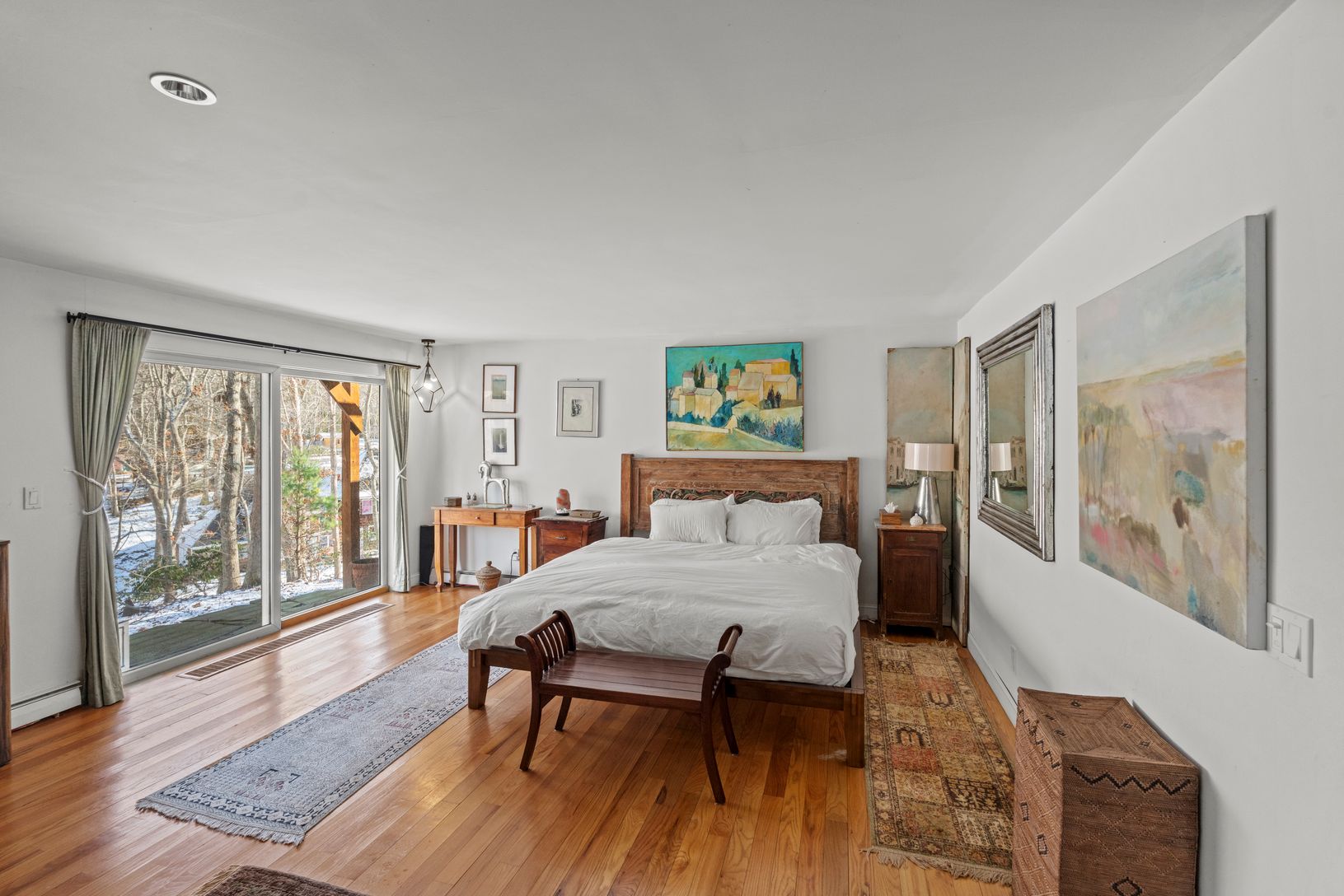  Stunning primary bedroom