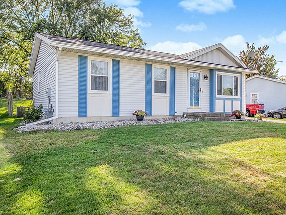 3rd image of 3304 Sandcrest Ct SW