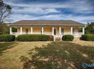 979 Walker Ln, New Market, AL 35761