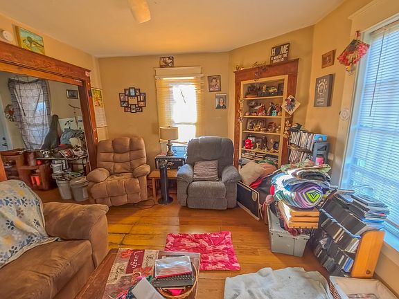 4th image of 818 W Gambier St