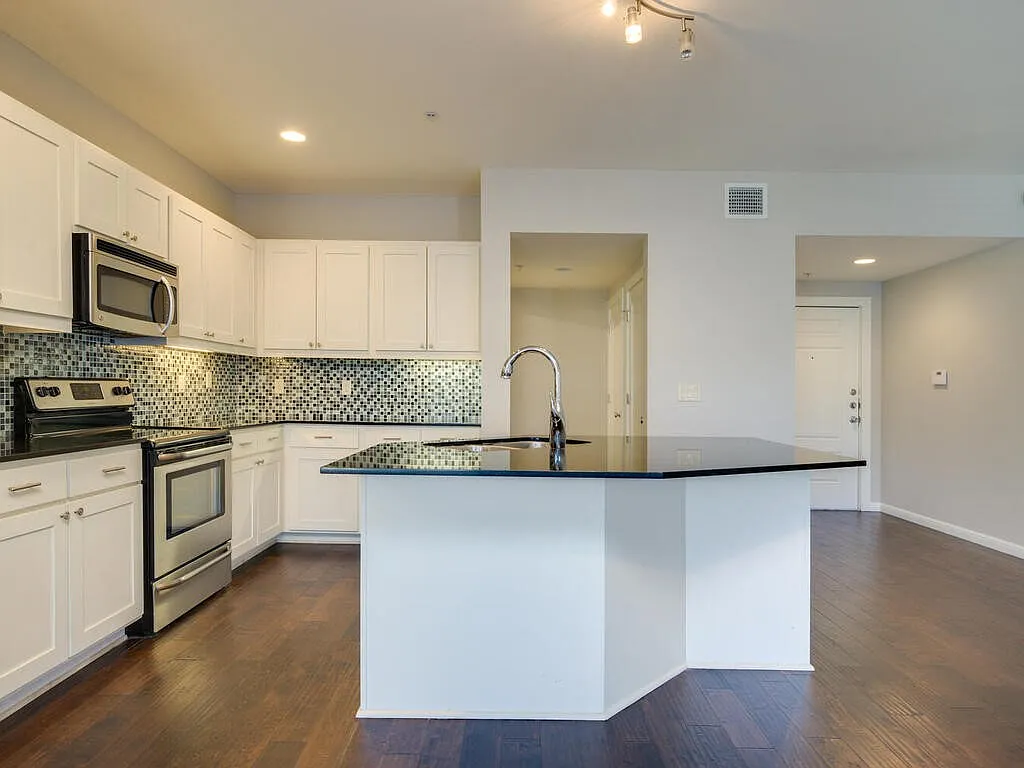 Kitchen 1 - 2708 San Pedro St #202