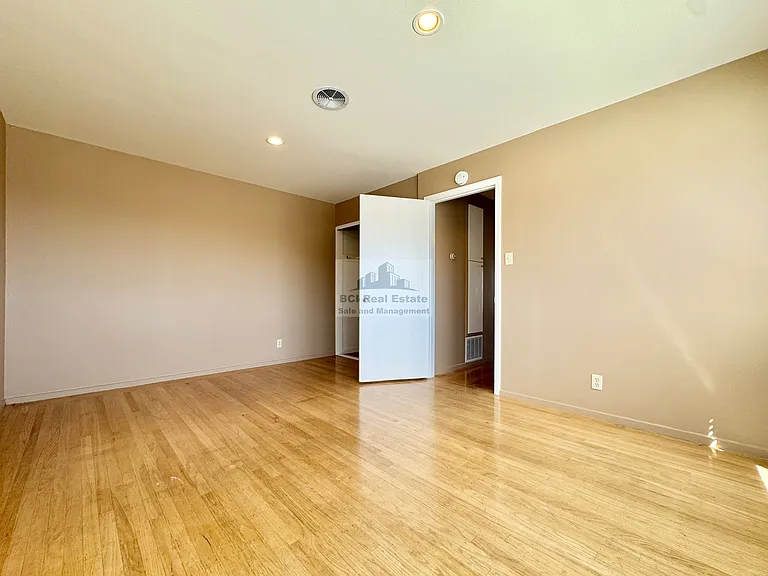 727 N Point St — Photo 7