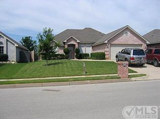 927 Rolling Meadows Dr, Burleson, TX 76028