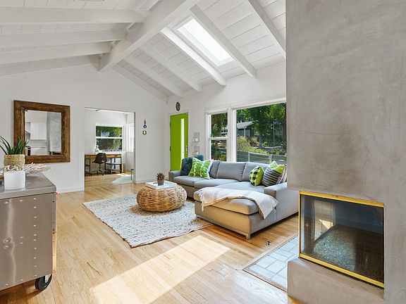 3rd image of 4703 Santa Lucia Dr