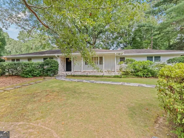 822 Castle Falls Dr, Atlanta, GA 30329