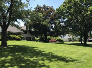 882 Meadowbrook Rd, Blue Bell, PA 19422