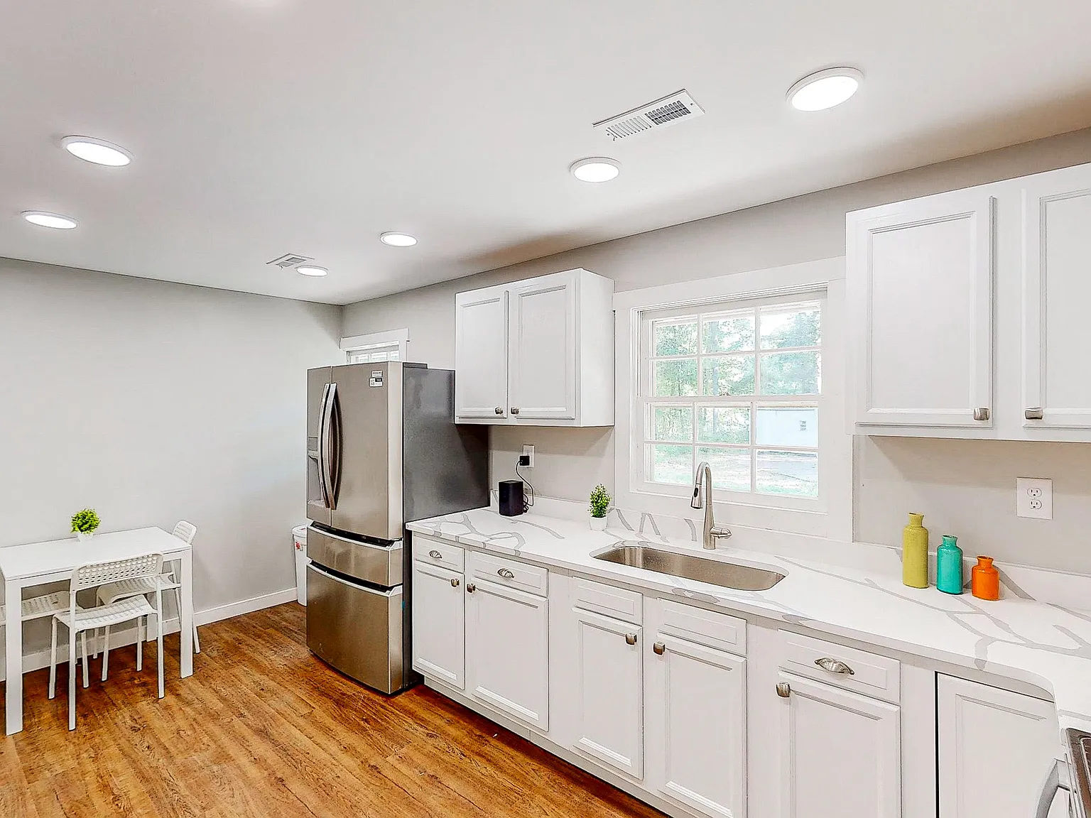 4 bed, 3.0 bath, 1800 sqft, $698 — Photo 4