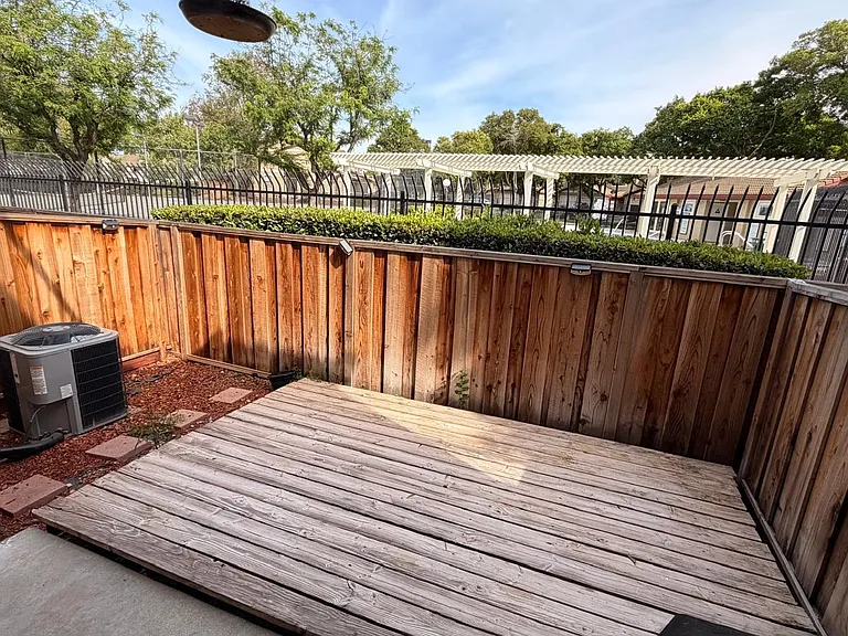 Peppermill Cir — Photo 18
