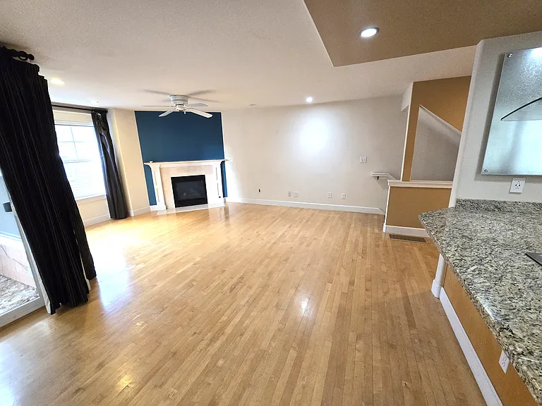 7724 E Green Lake Dr N — Photo 10