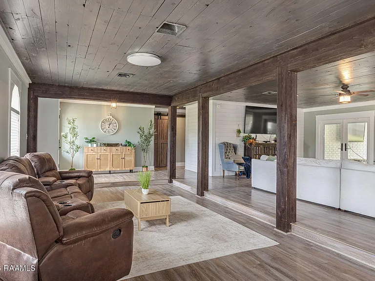 610 E Demanade Dr — Photo 10
