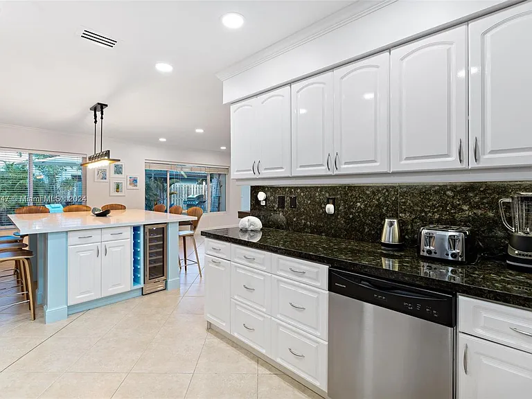 290 Tropic Dr — Photo 15