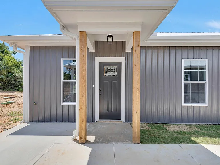 5952 Jefferson Ave — Photo 1