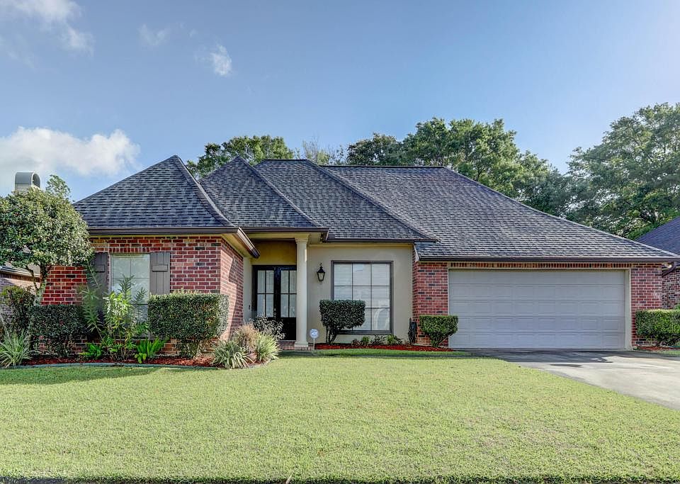 1st image of 216 Sandhurst Dr