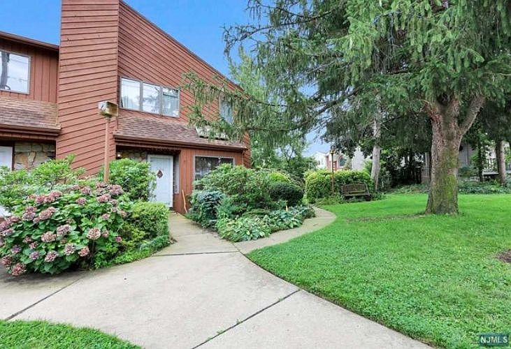 1st image of 2466 Hammett Ave #2466