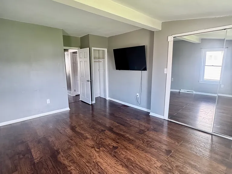 1537 Mount Pleasant Connell Rd — Photo 2