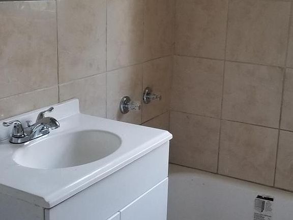 3rd image of 6325 S Justine St #1