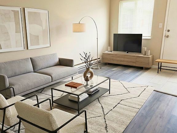 3rd image of 516 Massillon Rd #4