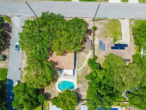 4th image of 28 Carlton Ct