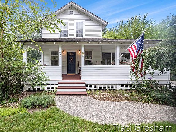 2nd image of 652 Whitman Ave