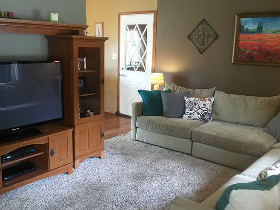 3rd image of 109 Meadows Ct