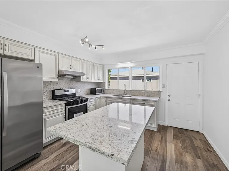 637 W Fernfield Dr — Photo 3
