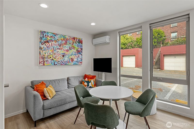 5th image of 1118 16th Avenue #A