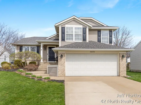 3695 S Falling Leaf Dr SE, Kentwood, MI 49512