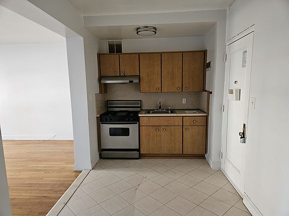 5th image of 1820 E 13th St APT 4B